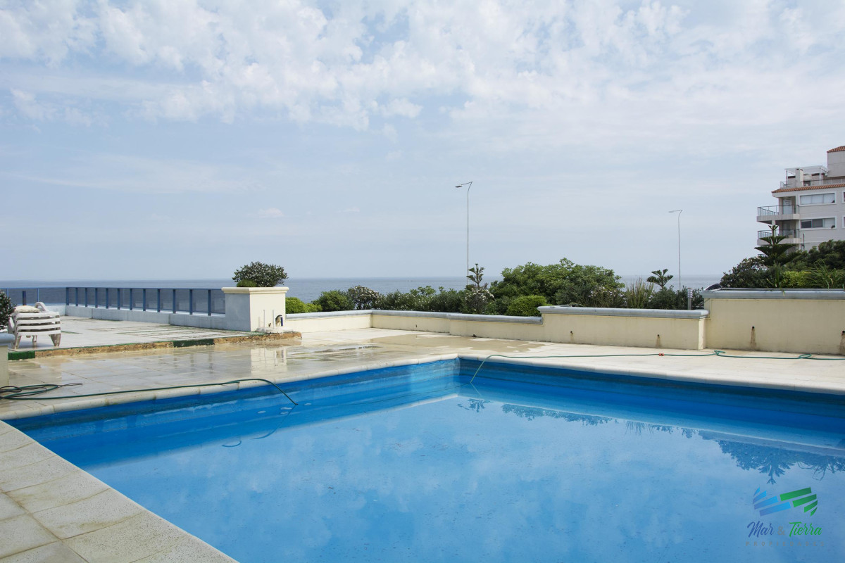 Apartamento ID.183 - Vendo o alquilo apartamento 3 dormitorios en primera línea en Penínsulta, Punta del Este 