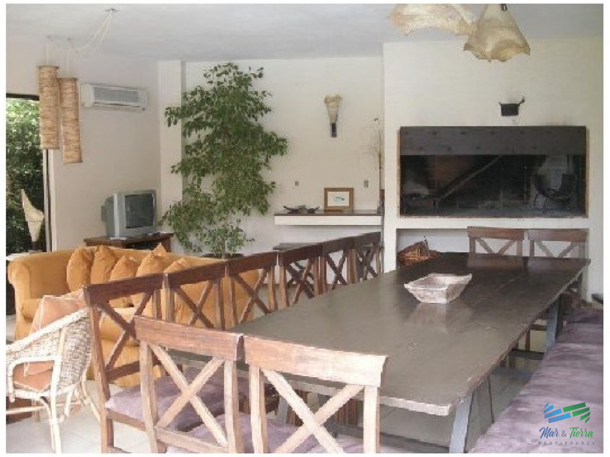 Apartamento ID.287 - Alquilo apartamento 3 dormitorios frente al mar, playa brava, Punta del Este.