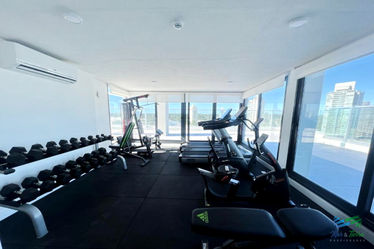Apartamento ID.4378 - Alquilo por invierno amplio monoambiente con balcón al frente y buenos servicios, parada 5, Punta del Este