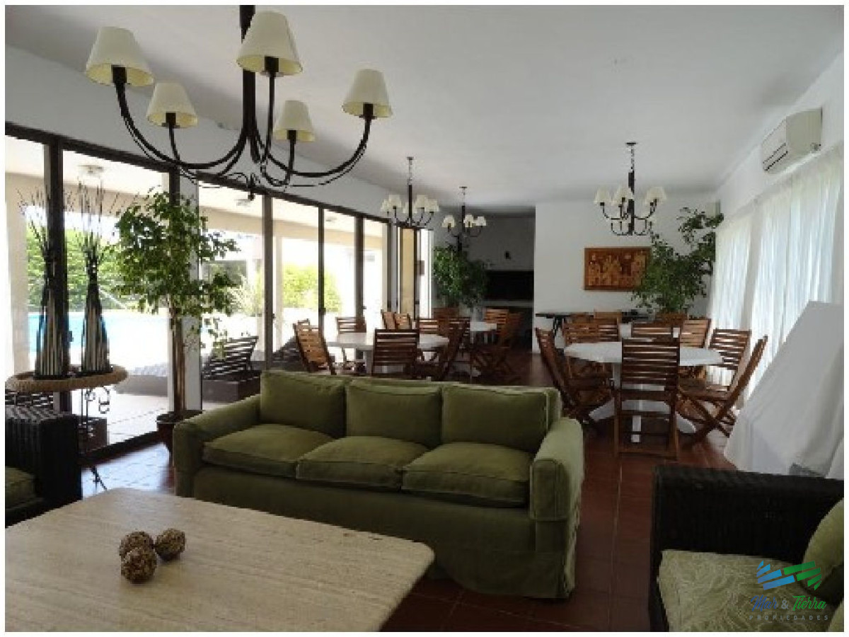 Apartamento ID.4030 - Venta apartamento 3 dormitorios, primera linea playa Brava, Punta del Este