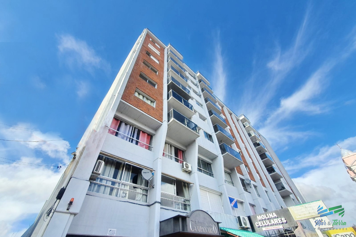 Apartamento ID.2664 - OPORTUNIDAD!!! Vendo apartamento 2 dormitorios en centro de Maldonado, piso alto con balcón.