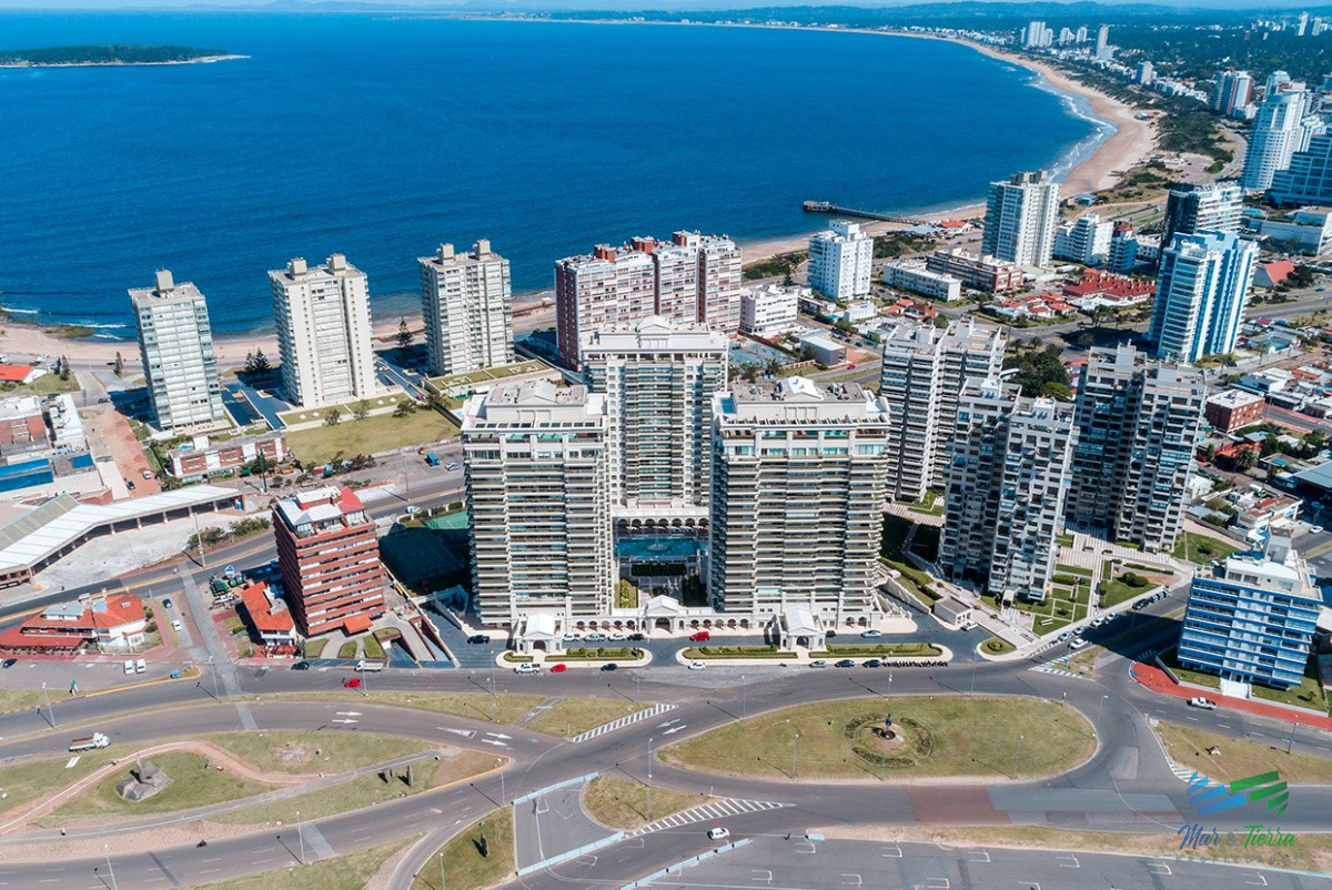Apartamento ID.1073 - Torre de Categoría, Primera Línea Playa Brava