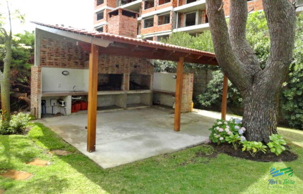 Apartamento ID.2166 - En venta apartamento 2 dormitorios en Aidy Grill, Punta del Este