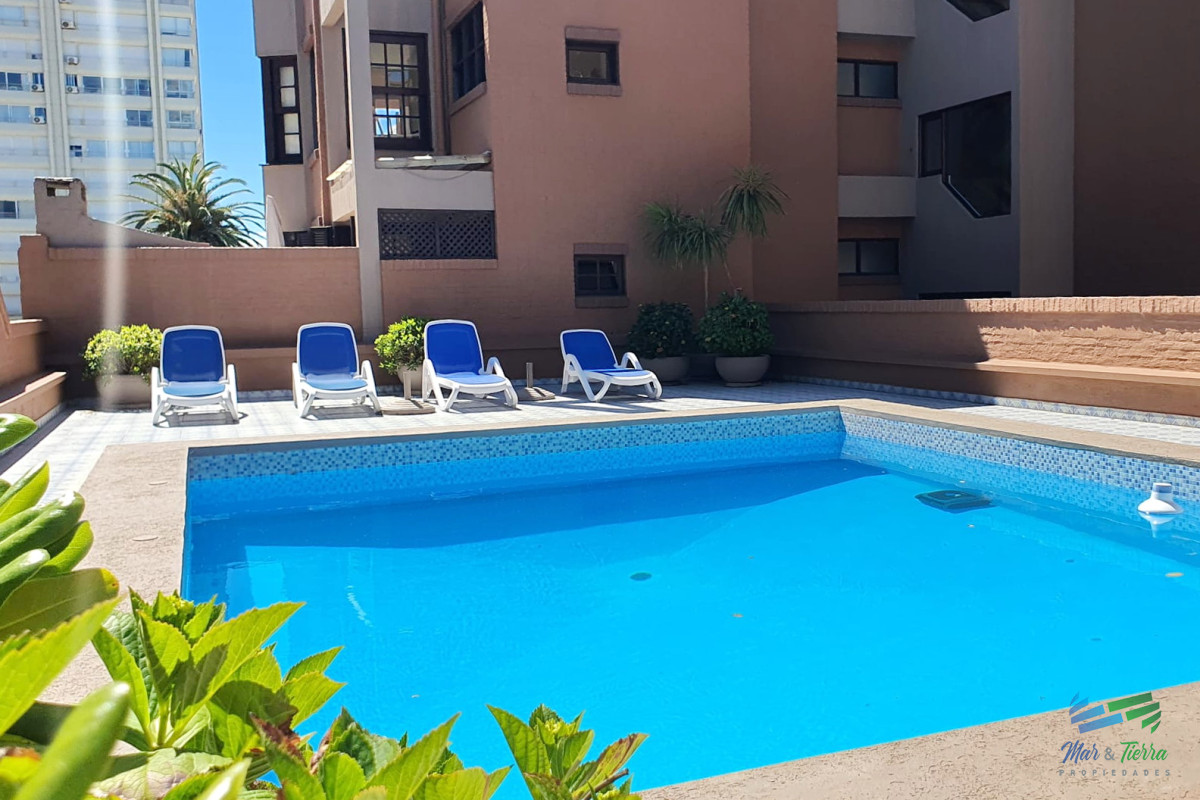 Apartamento ID.749 - Apartamento con gran terraza, parrillero propio de 2 dormitorios y 2 baños a 1 cuadra de Gorlero. Punta del este. 