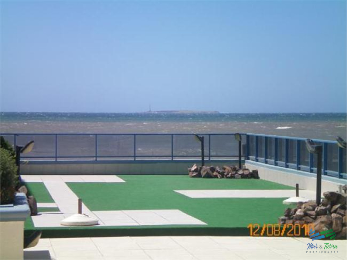 Apartamento ID.1515 - Se alquila apartamento de 1 dormitorio frente al mar con vista en Peninsula, Punta del Este.