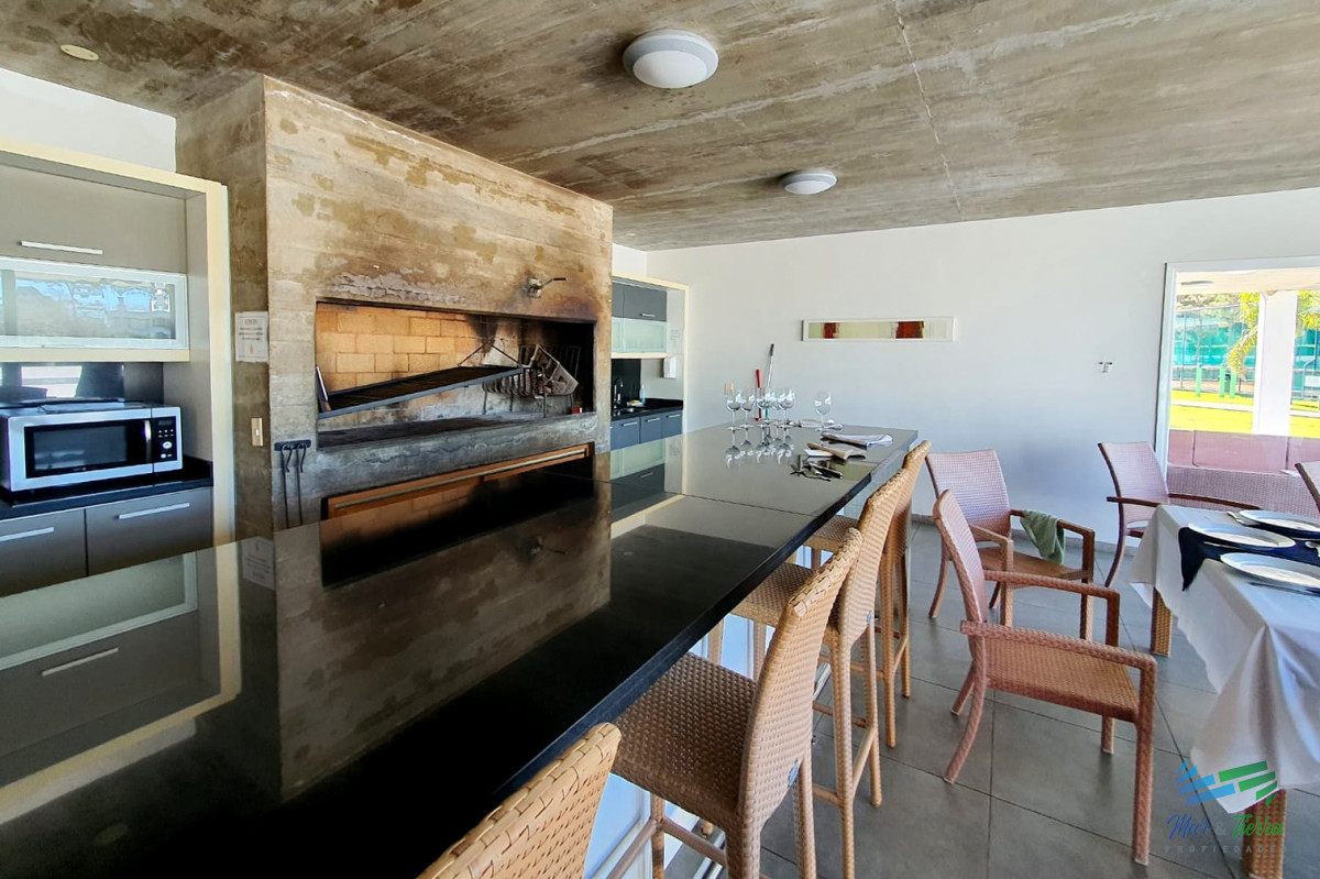 Apartamento ID.3664 - Alquilo apartamento 3 dormitorios frente al mar con servicios, Playa Mansa, Punta del Este