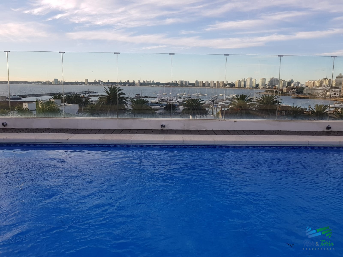 Apartamento ID.4196 - Vendo apartamento 2 dormitorios con gran terraza en Peninsula, zona puerto, Punta del Este