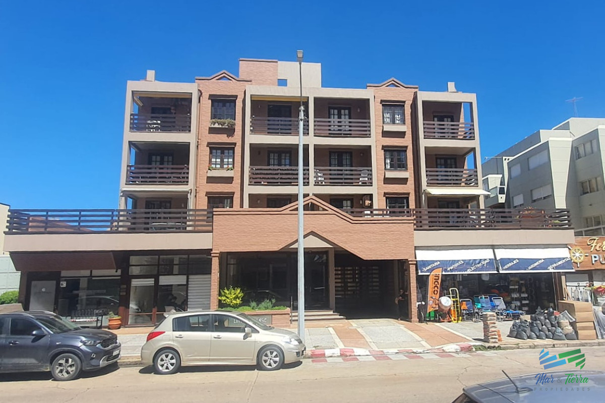 Apartamento ID.749 - Apartamento con gran terraza, parrillero propio de 2 dormitorios y 2 baños a 1 cuadra de Gorlero. Punta del este. 