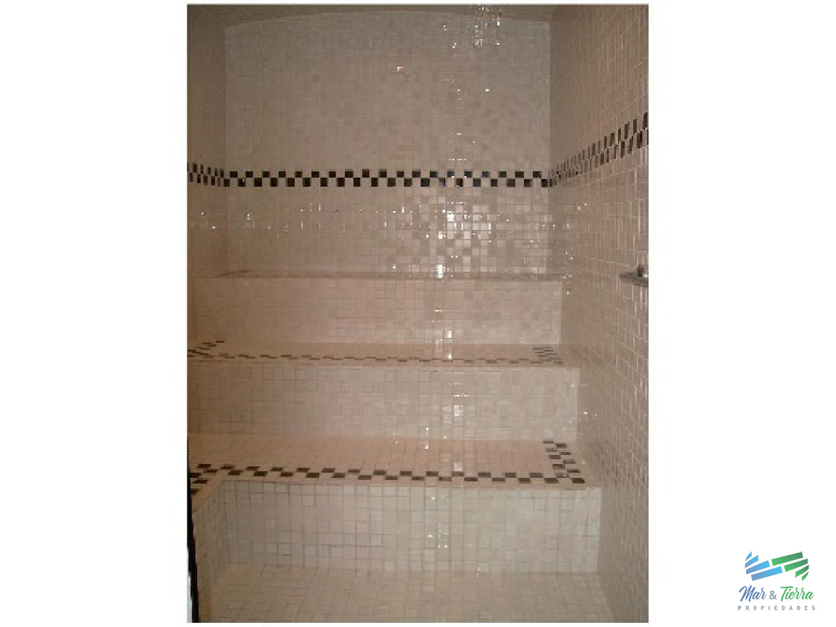 Apartamento ID.1177 - Muy  lindo apartamento ubicado sobre playa brava, cuarto piso,  con ambientes amplios.