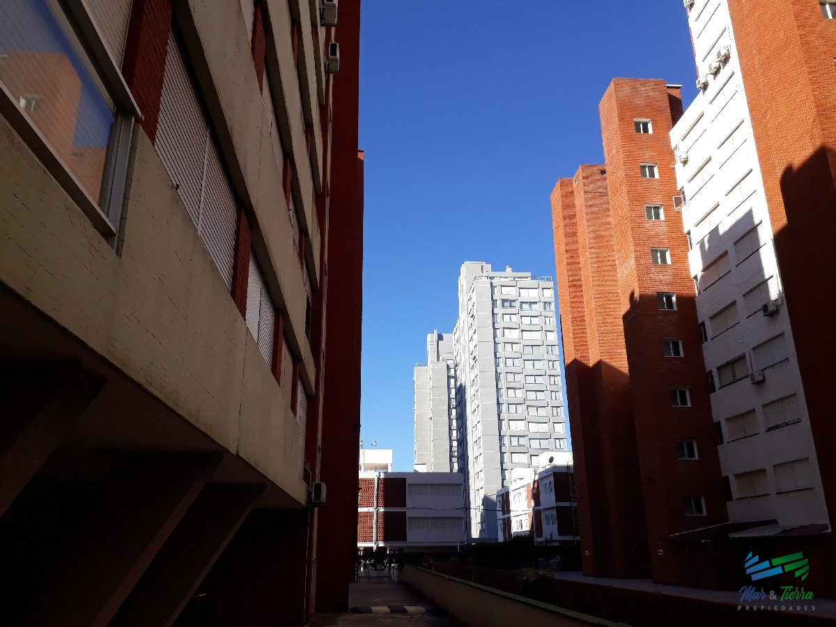Apartamento ID.1096 - Oportunidad a pasitos del mar , rodeado de todos los servicios... 