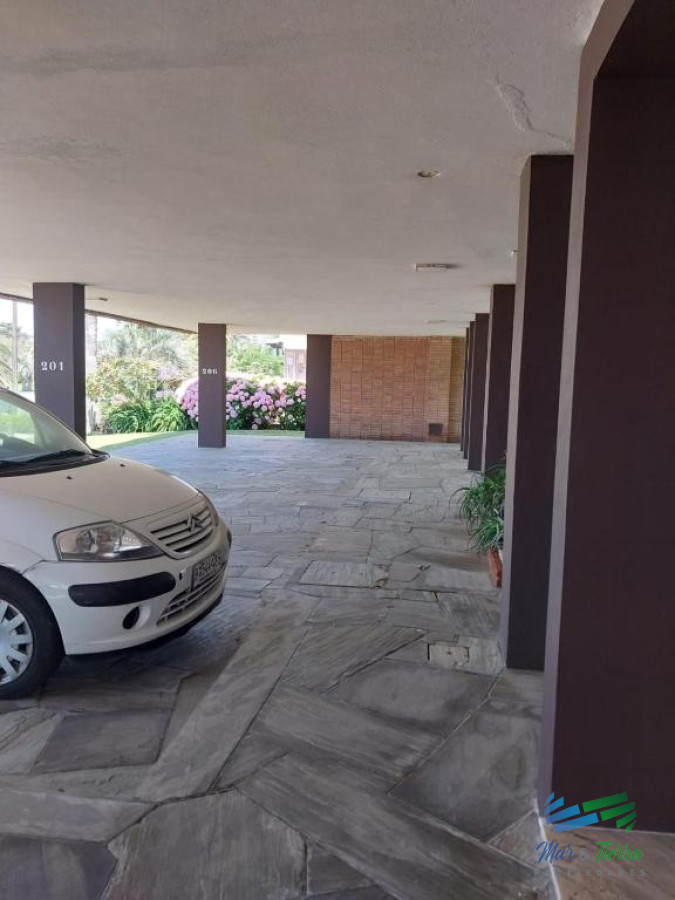 Apartamento ID.4657 - En venta apartamento 2 dormitorios con vista parcial a playa Brava, Punta del Este