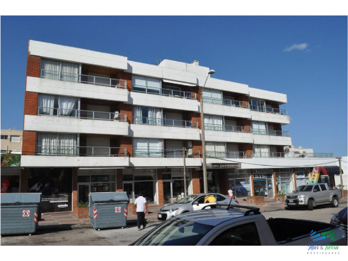 Apartamento ID.17 - En Alquiler y Venta... Torre con muy buena ubicación, a metros de las playas brava y mansa, muy cerca de la Península y de todos los servicios.