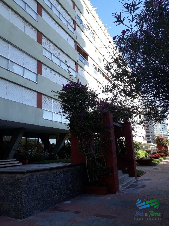 Apartamento ID.1096 - Oportunidad a pasitos del mar , rodeado de todos los servicios... 
