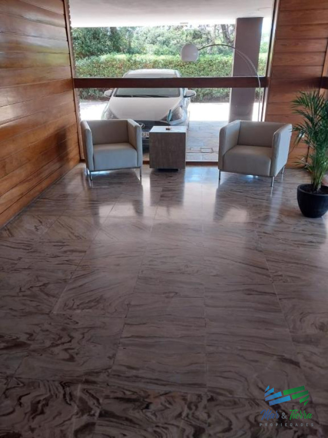 Apartamento ID.4657 - En venta apartamento 2 dormitorios con vista parcial a playa Brava, Punta del Este