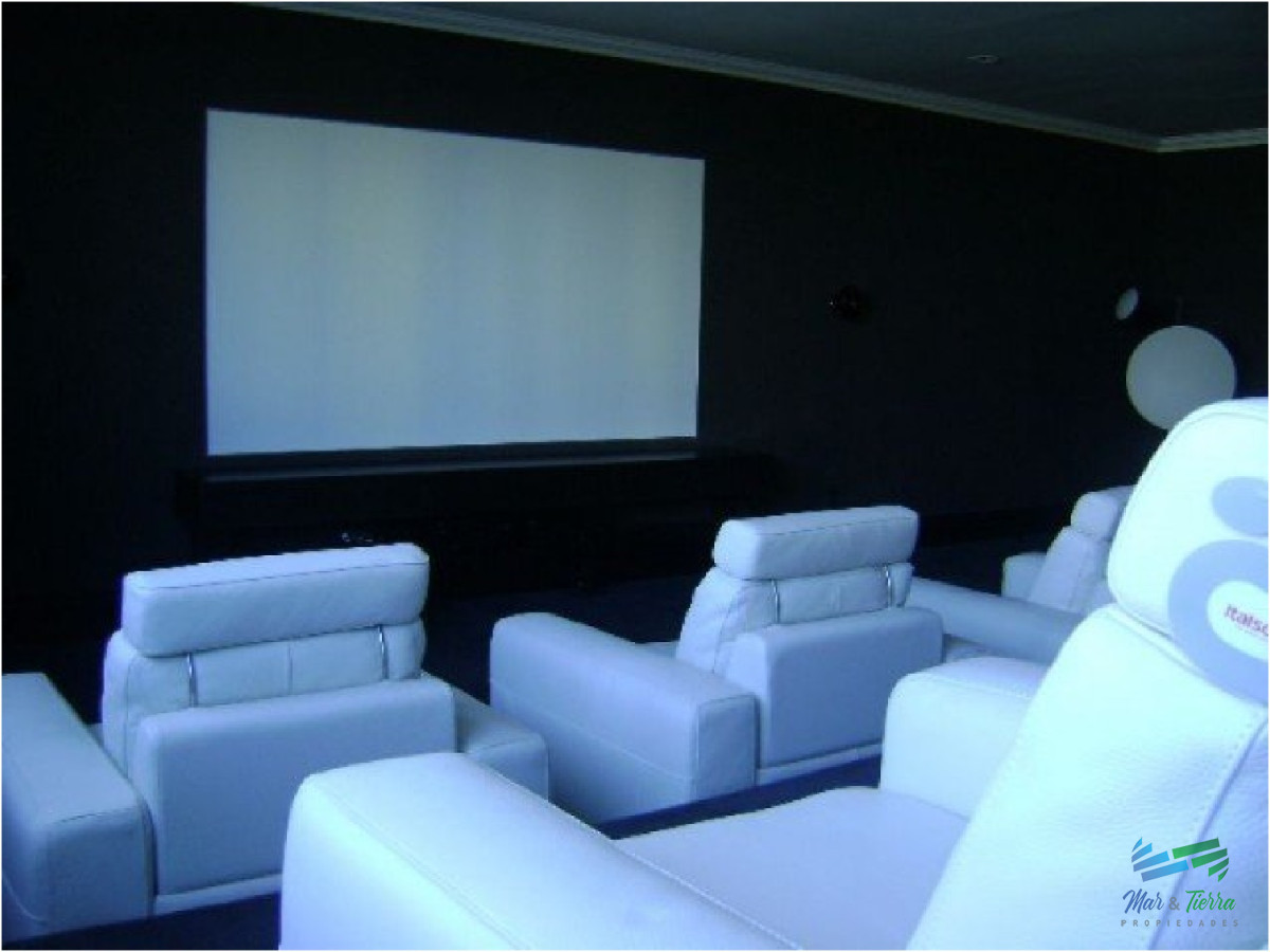 Apartamento ID.2338 - Apartamento de 3 dormitorios, primera linea frente al mar, en alquiler y venta, Punta del Este