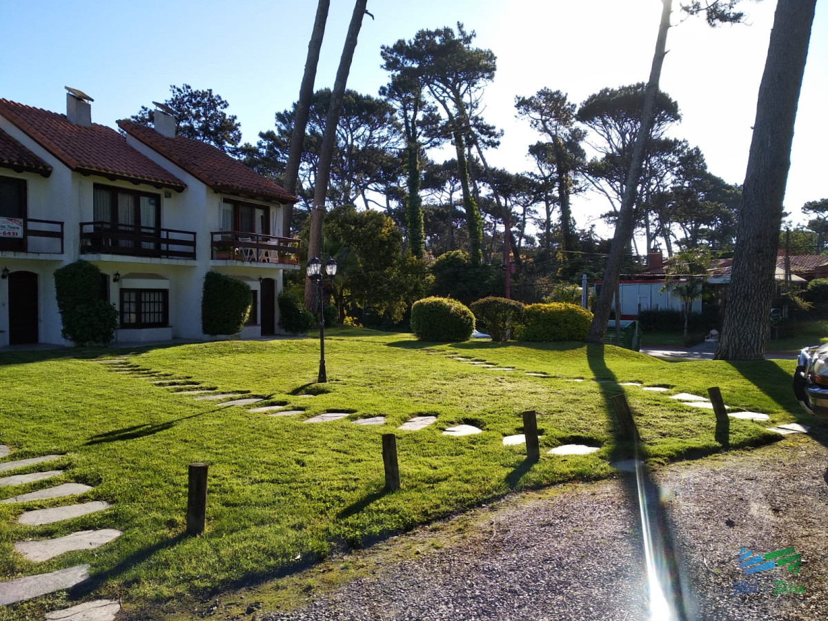 Apartamento ID.2165 - PEDRAGOSA SIERRA (CUADRA DEL FLOREAL ) CÓMODO DUPLEX CON FONDO Y PARRILLERO PROPIO