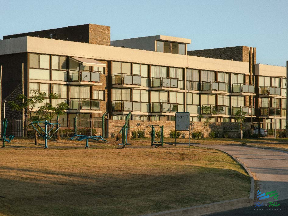 Apartamento ID.5504 - En venta apartamento nuevo con renta, 2 dormitorios con cochera, en Maldonado