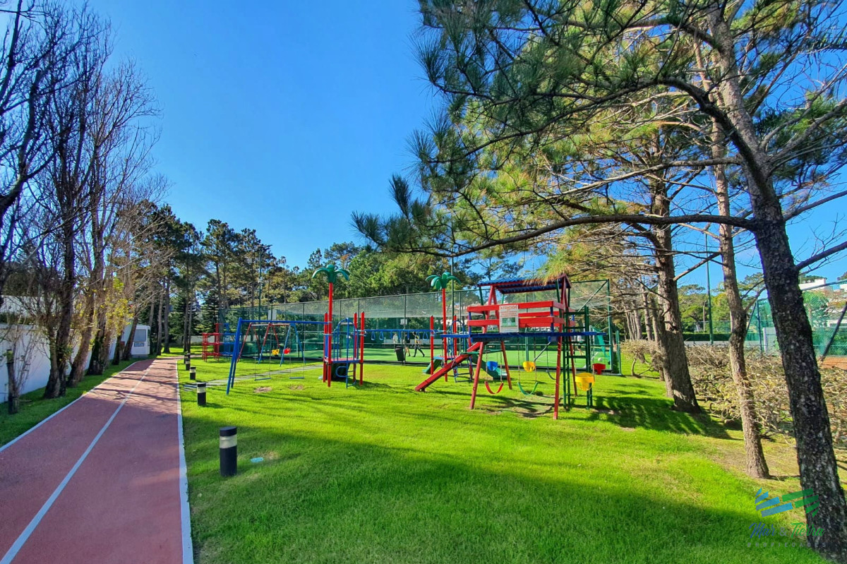 Apartamento ID.3664 - Alquilo apartamento 3 dormitorios frente al mar con servicios, Playa Mansa, Punta del Este