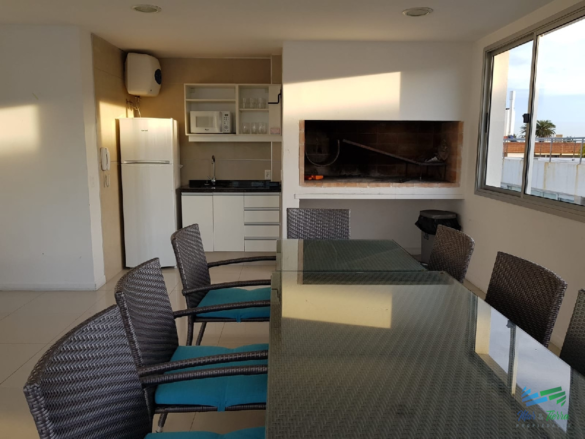 Apartamento ID.4196 - Vendo apartamento 2 dormitorios con gran terraza en Peninsula, zona puerto, Punta del Este