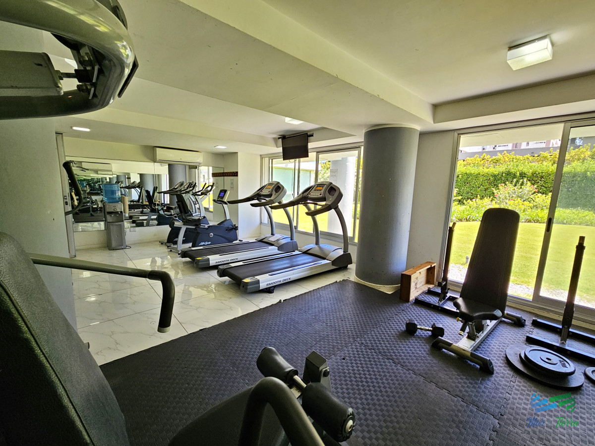 Apartamento ID.5097 - APARTAMENTO DOS DORMITORIOS, MODERNO, ALQUILER INVERNAL, SOBRE AV. ROOSEVELT, PUNTA DEL ESTE. 