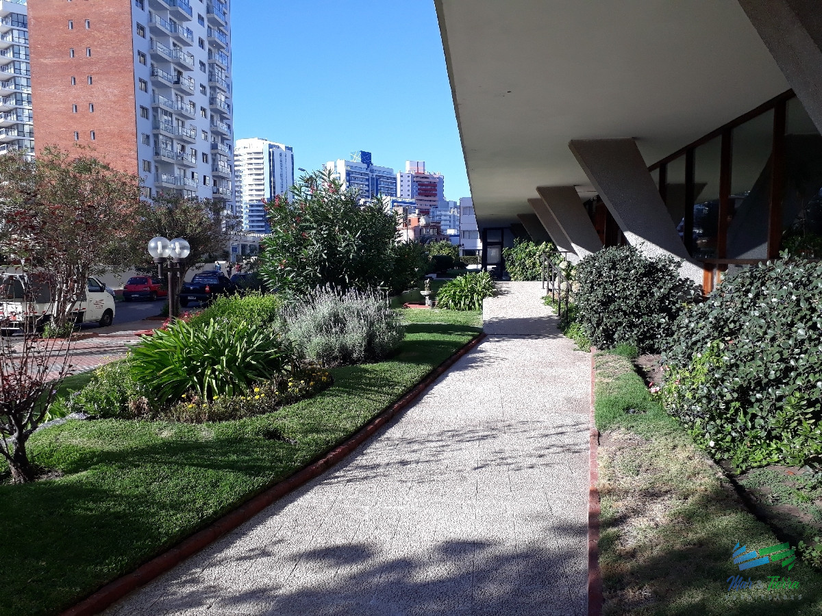 Apartamento ID.1096 - Oportunidad a pasitos del mar , rodeado de todos los servicios... 