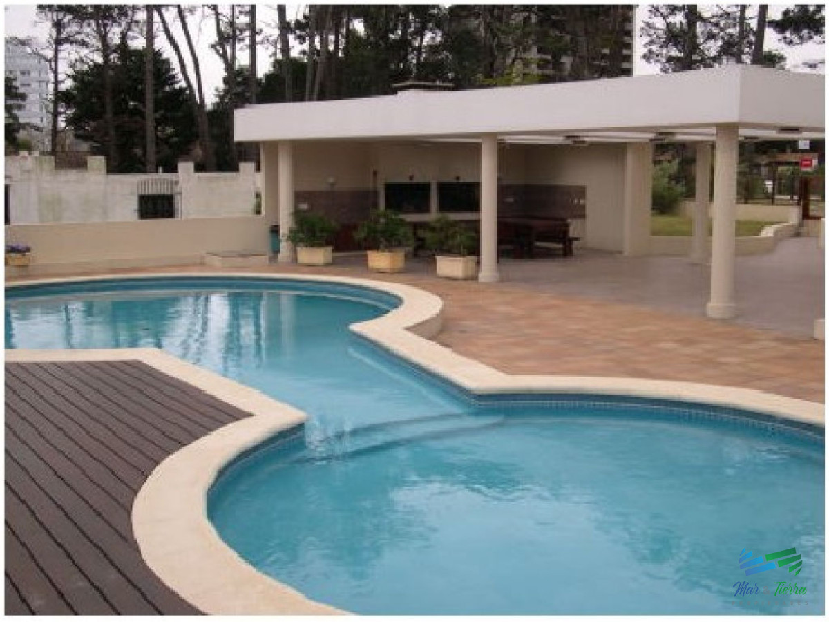 Apartamento ID.2786 - Vendo apartamento 1 dormitorio, edificio con servicios, en Roosevelt, Punta del Este.