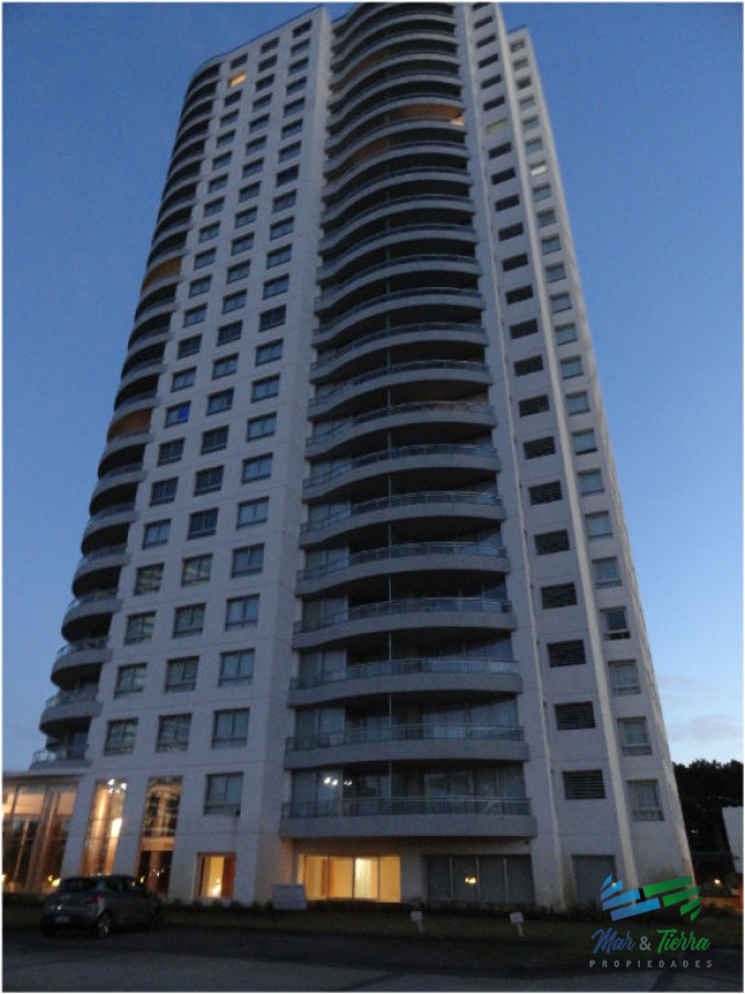 Apartamento ID.2361 - En venta.. Muy lindo apartamento sobre Av. Roosevelt, Punta del Este