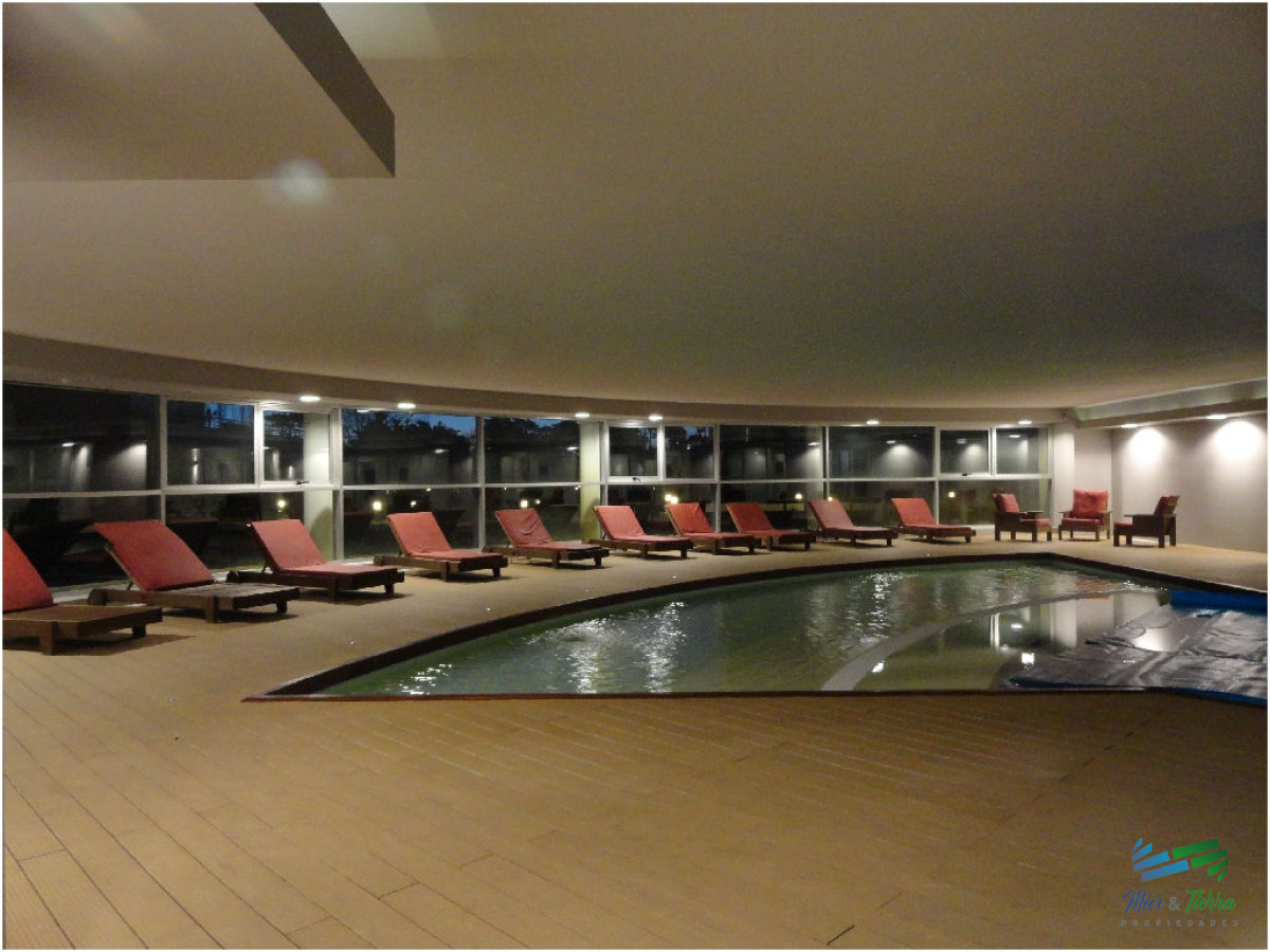 Apartamento ID.2361 - En venta.. Muy lindo apartamento sobre Av. Roosevelt, Punta del Este