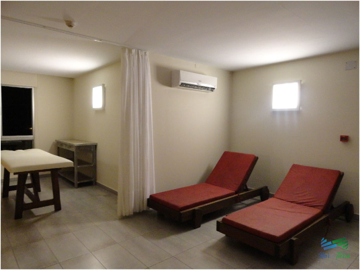 Apartamento ID.2361 - En venta.. Muy lindo apartamento sobre Av. Roosevelt, Punta del Este
