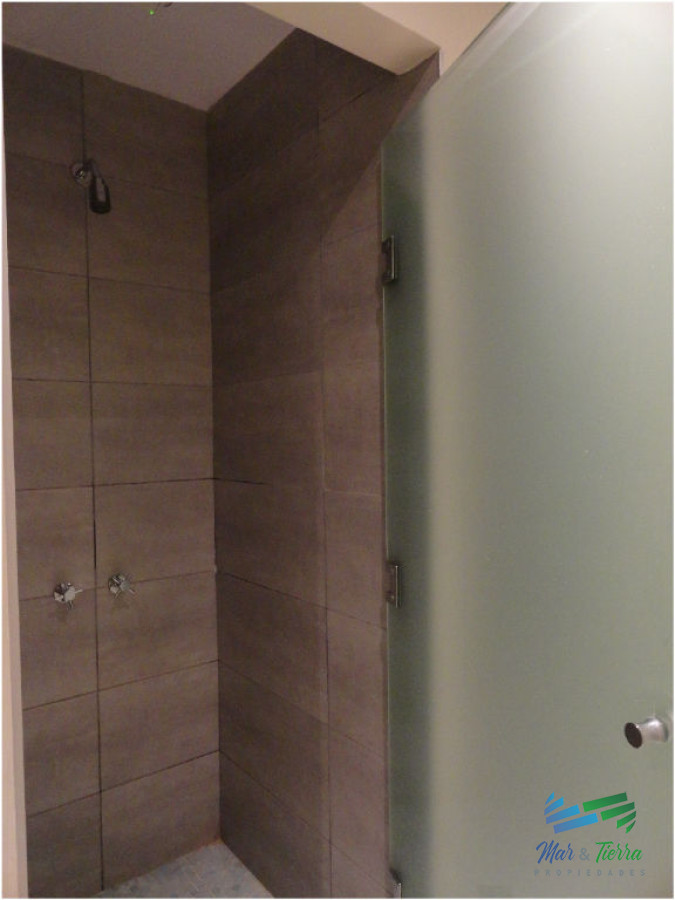 Apartamento ID.2361 - En venta.. Muy lindo apartamento sobre Av. Roosevelt, Punta del Este