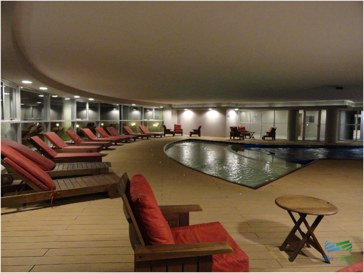 Apartamento ID.2361 - En venta.. Muy lindo apartamento sobre Av. Roosevelt, Punta del Este