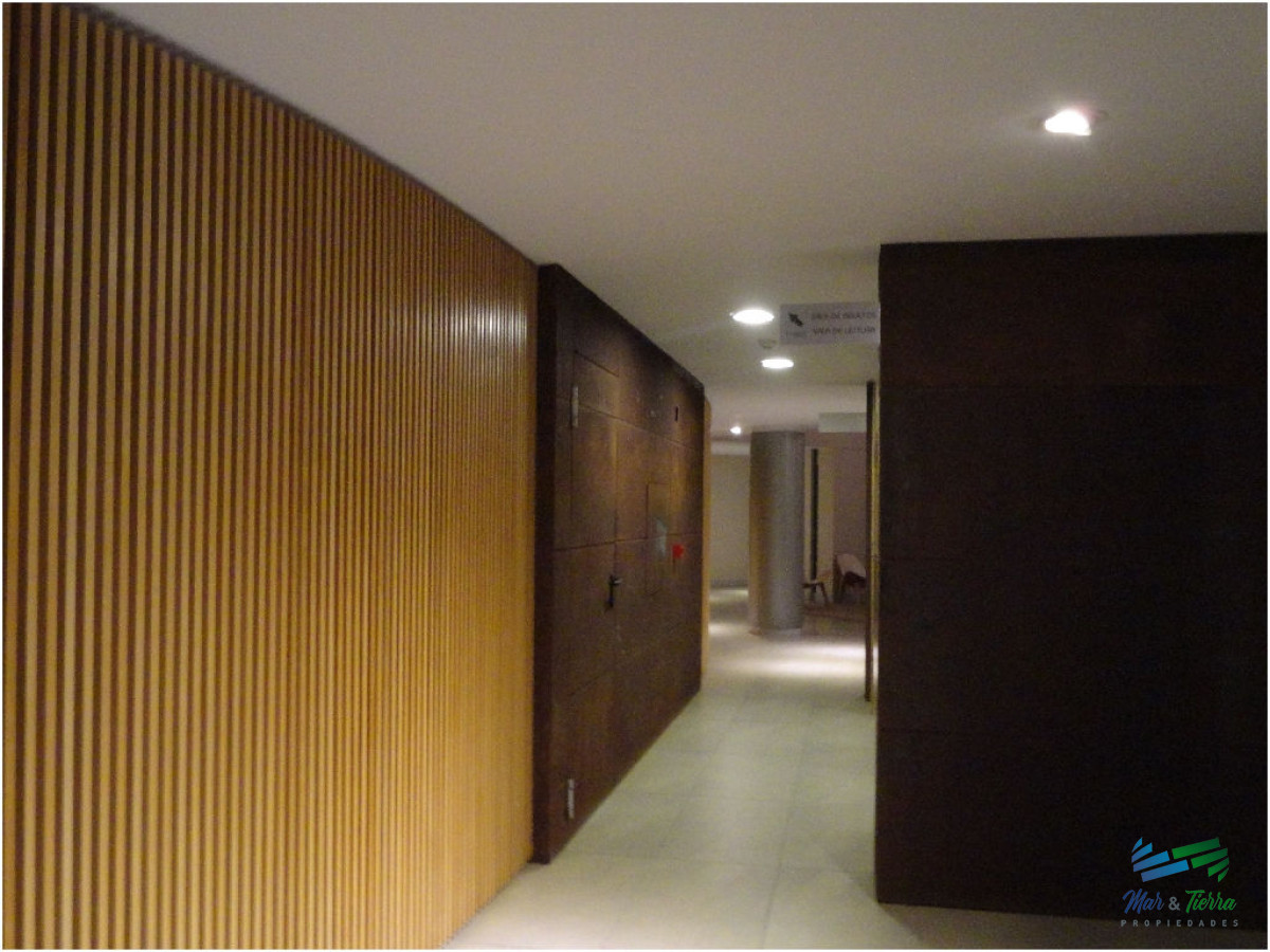 Apartamento ID.2361 - En venta.. Muy lindo apartamento sobre Av. Roosevelt, Punta del Este