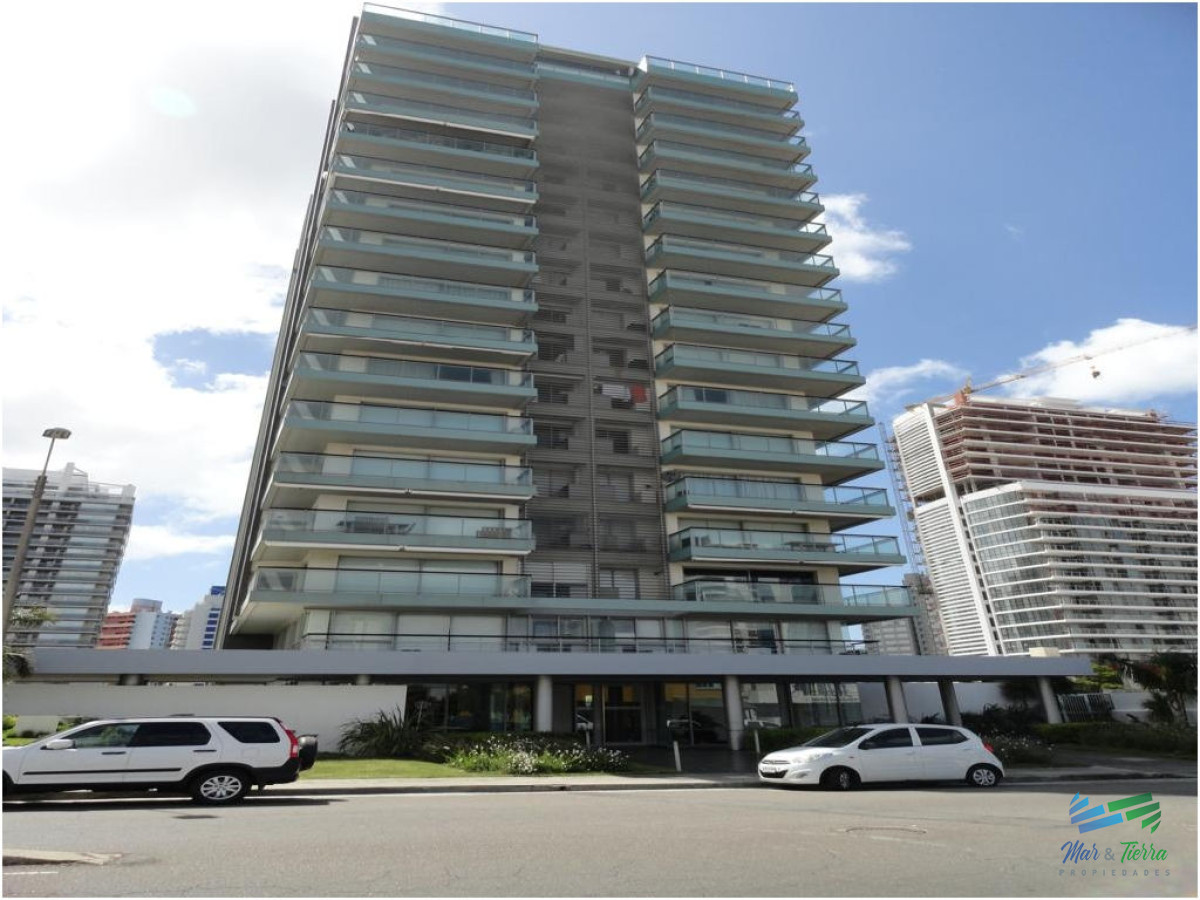 Apartamento ID.41 -  Muy lindo apartamento en piso alto , torre con todos y muy buenos servicios.