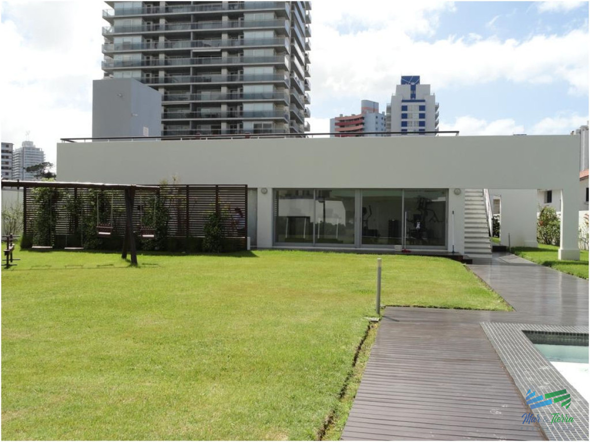 Apartamento ID.41 -  Muy lindo apartamento en piso alto , torre con todos y muy buenos servicios.