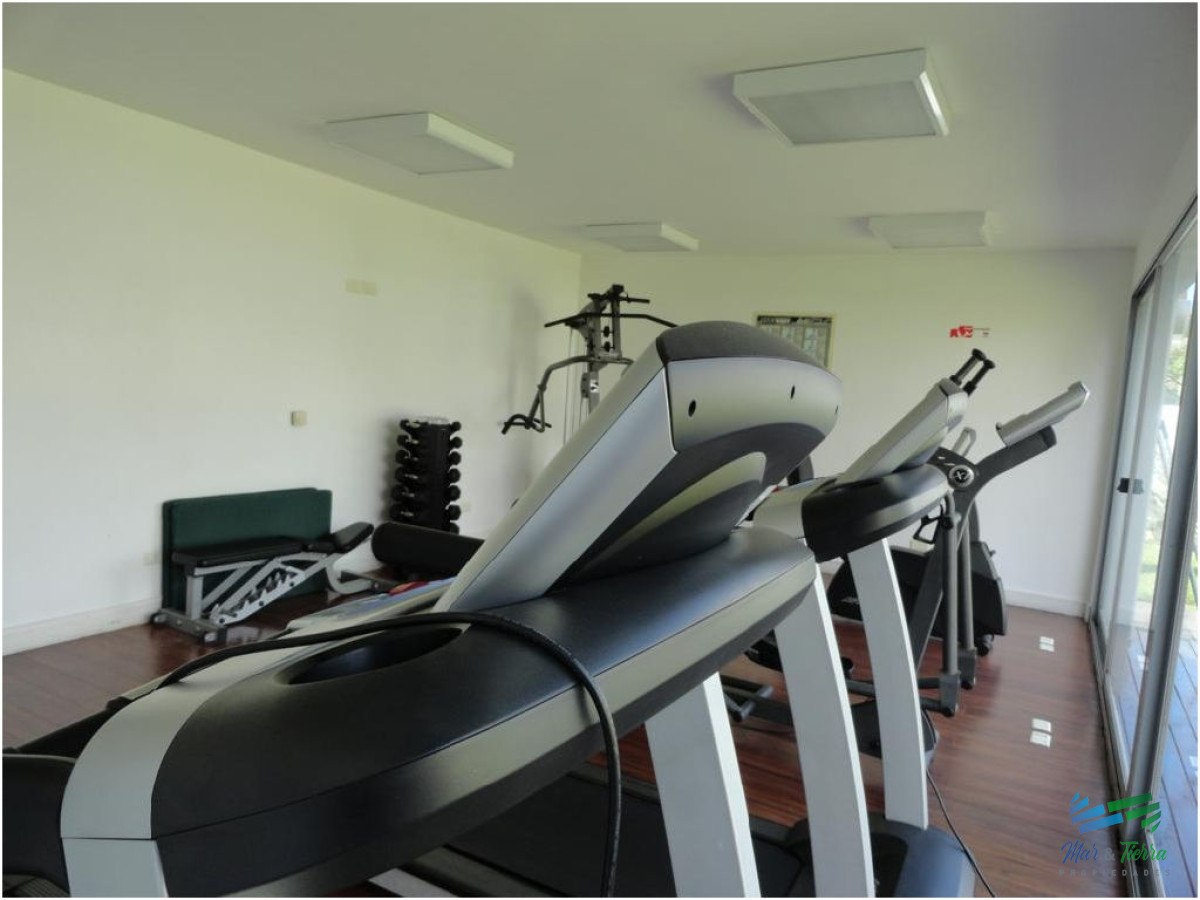 Apartamento ID.41 -  Muy lindo apartamento en piso alto , torre con todos y muy buenos servicios.