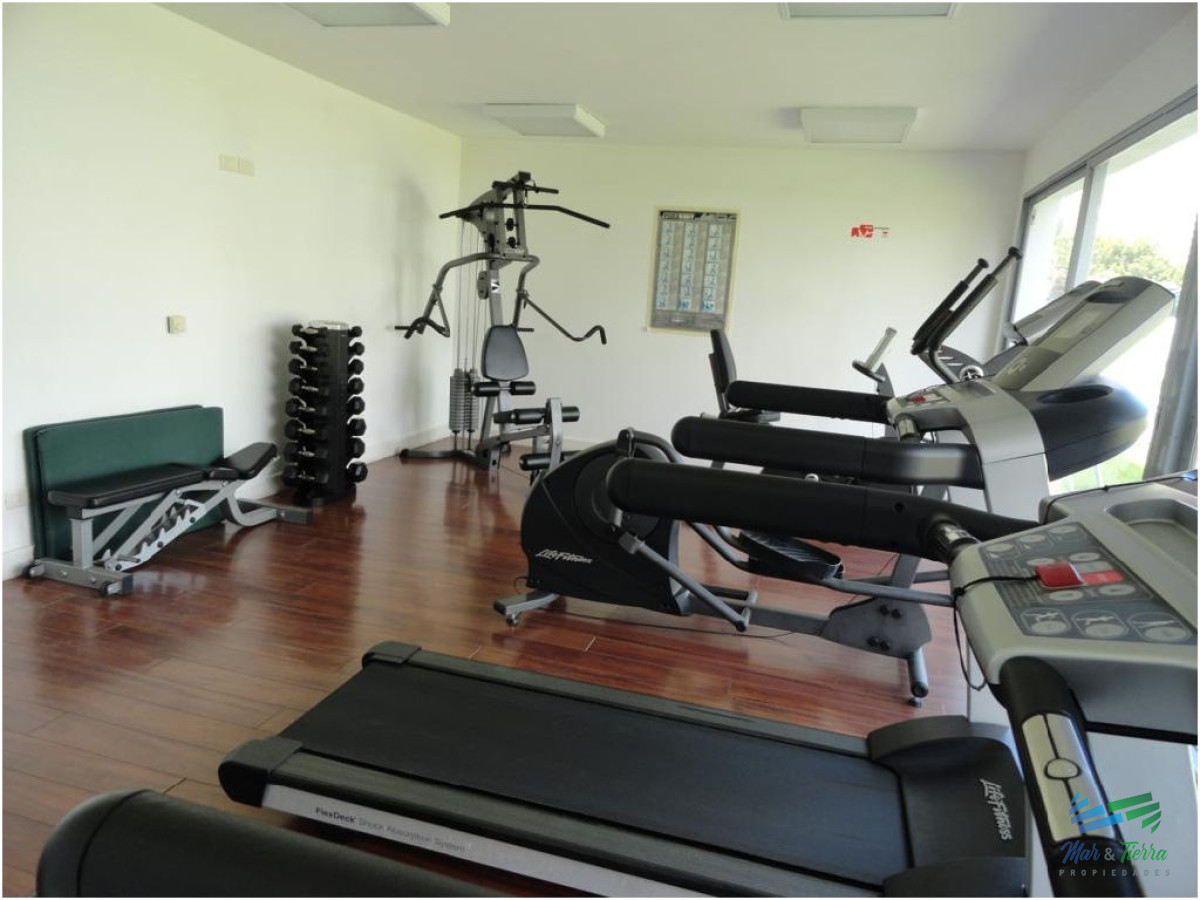 Apartamento ID.41 -  Muy lindo apartamento en piso alto , torre con todos y muy buenos servicios.