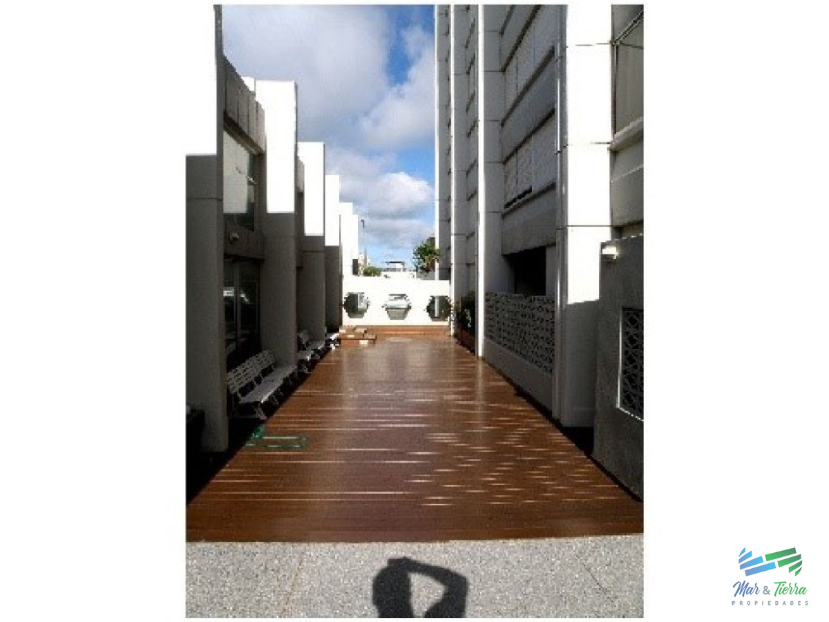 Apartamento ID.69 - Vendo apartamento 2 dormitorios totalmente reciclado, edificio con servicios en Peninsula, Punta del Este