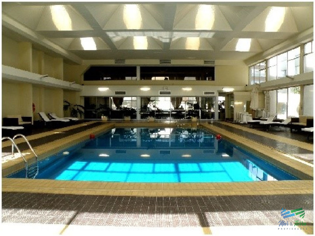 Apartamento ID.69 - Vendo apartamento 2 dormitorios totalmente reciclado, edificio con servicios en Peninsula, Punta del Este