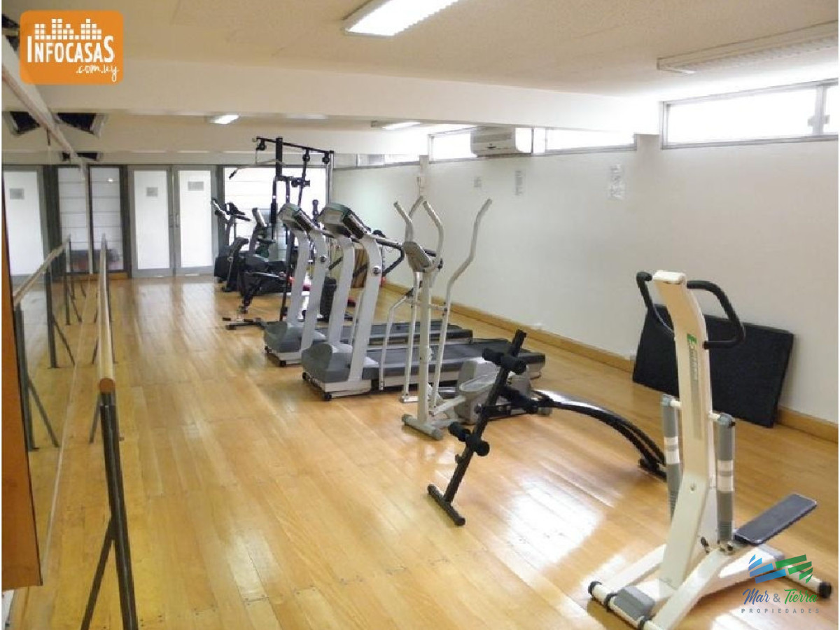 Apartamento ID.69 - Vendo apartamento 2 dormitorios totalmente reciclado, edificio con servicios en Peninsula, Punta del Este