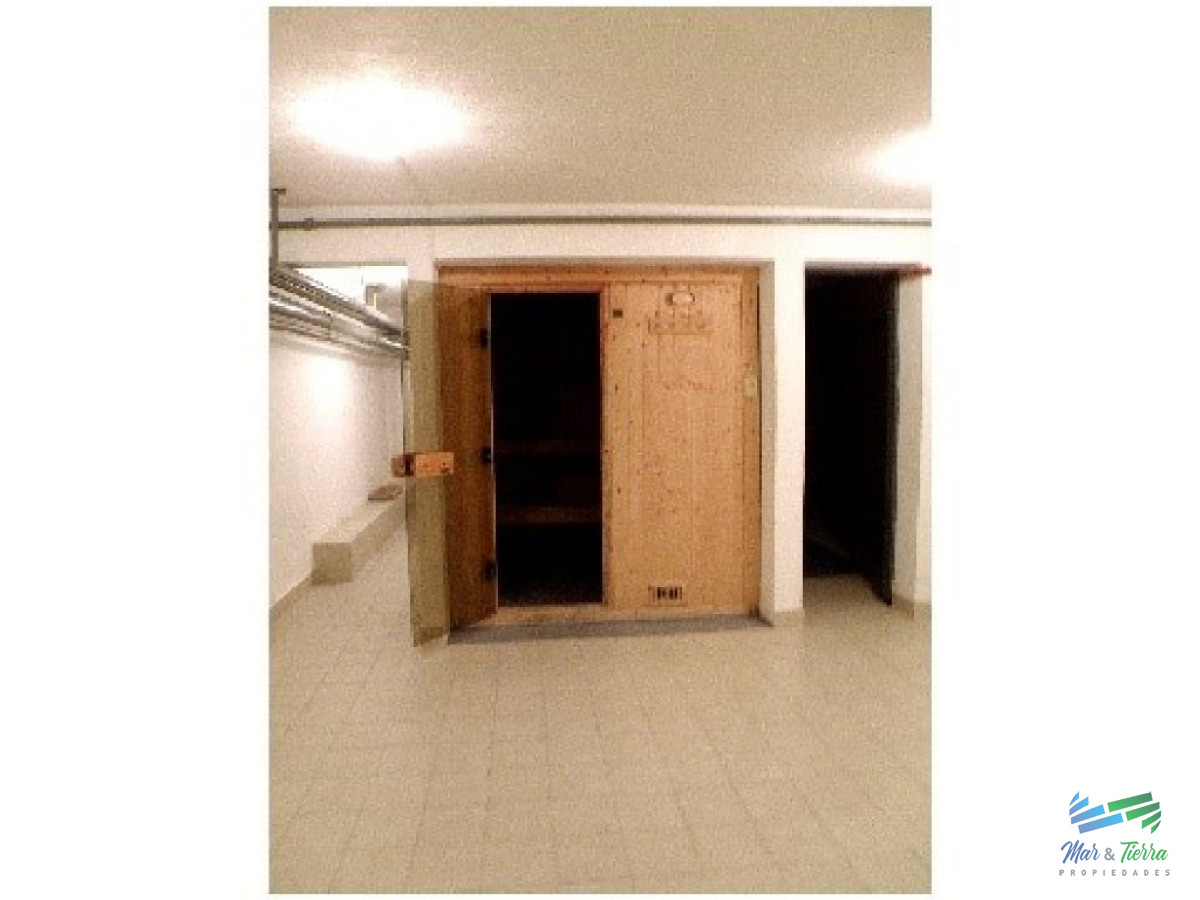 Apartamento ID.69 - Vendo apartamento 2 dormitorios totalmente reciclado, edificio con servicios en Peninsula, Punta del Este