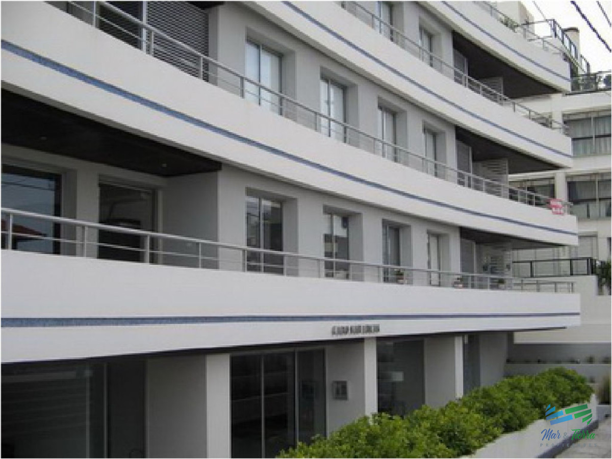 Apartamento ID.990 - Apartamento de 2 dormitorios en venta con vista al mar, Punta del Este