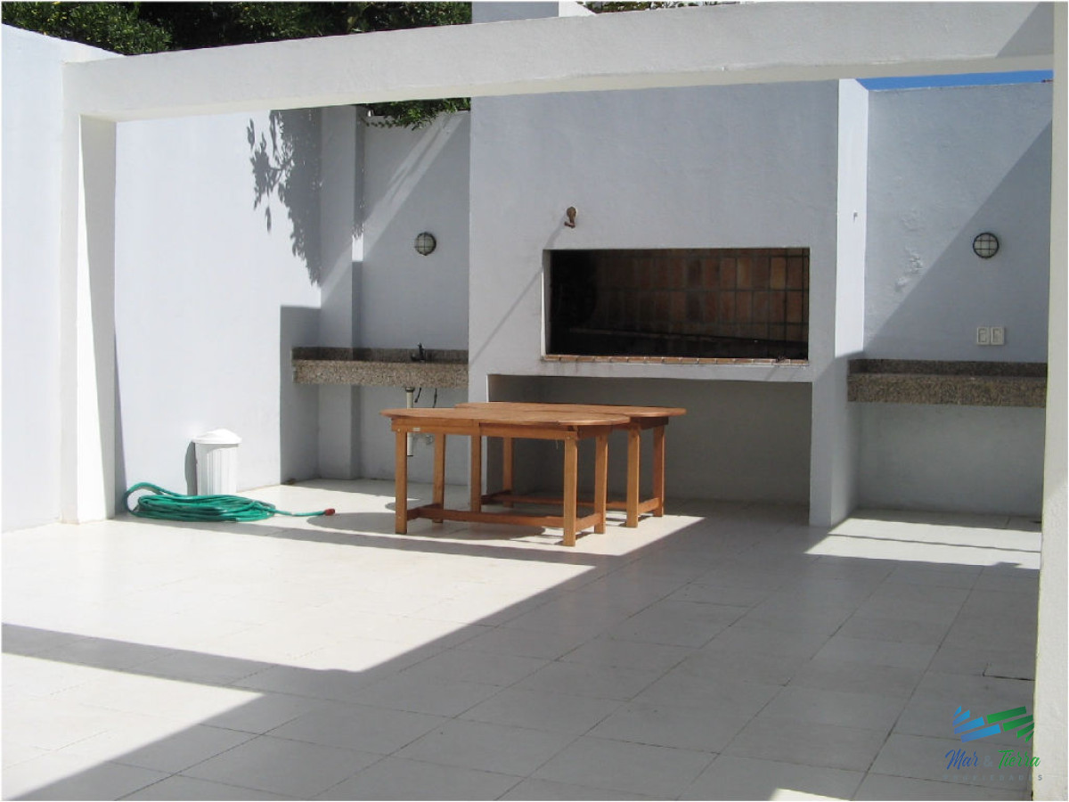 Apartamento ID.990 - Apartamento de 2 dormitorios en venta con vista al mar, Punta del Este