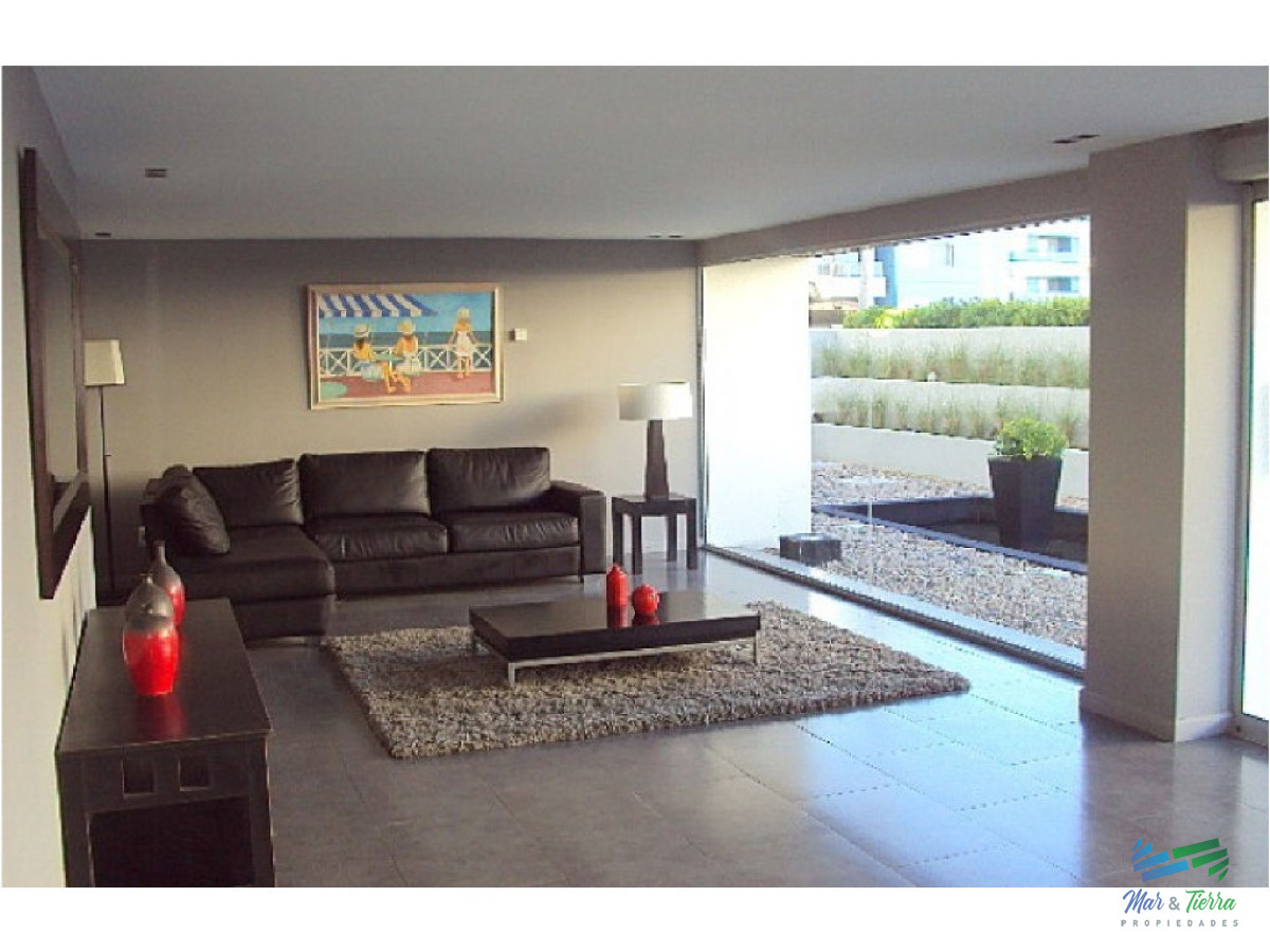 Apartamento ID.990 - Apartamento de 2 dormitorios en venta con vista al mar, Punta del Este