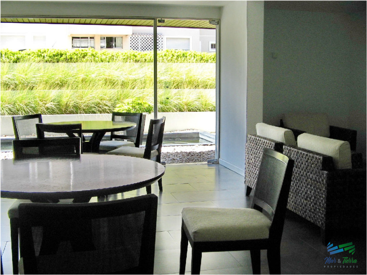 Apartamento ID.990 - Apartamento de 2 dormitorios en venta con vista al mar, Punta del Este