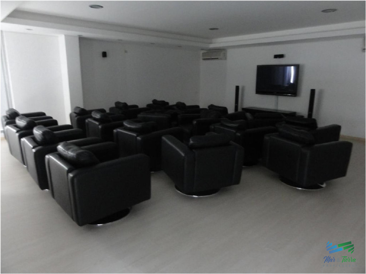 Apartamento ID.17 - En Alquiler y Venta... Torre con muy buena ubicación, a metros de las playas brava y mansa, muy cerca de la Península y de todos los servicios.