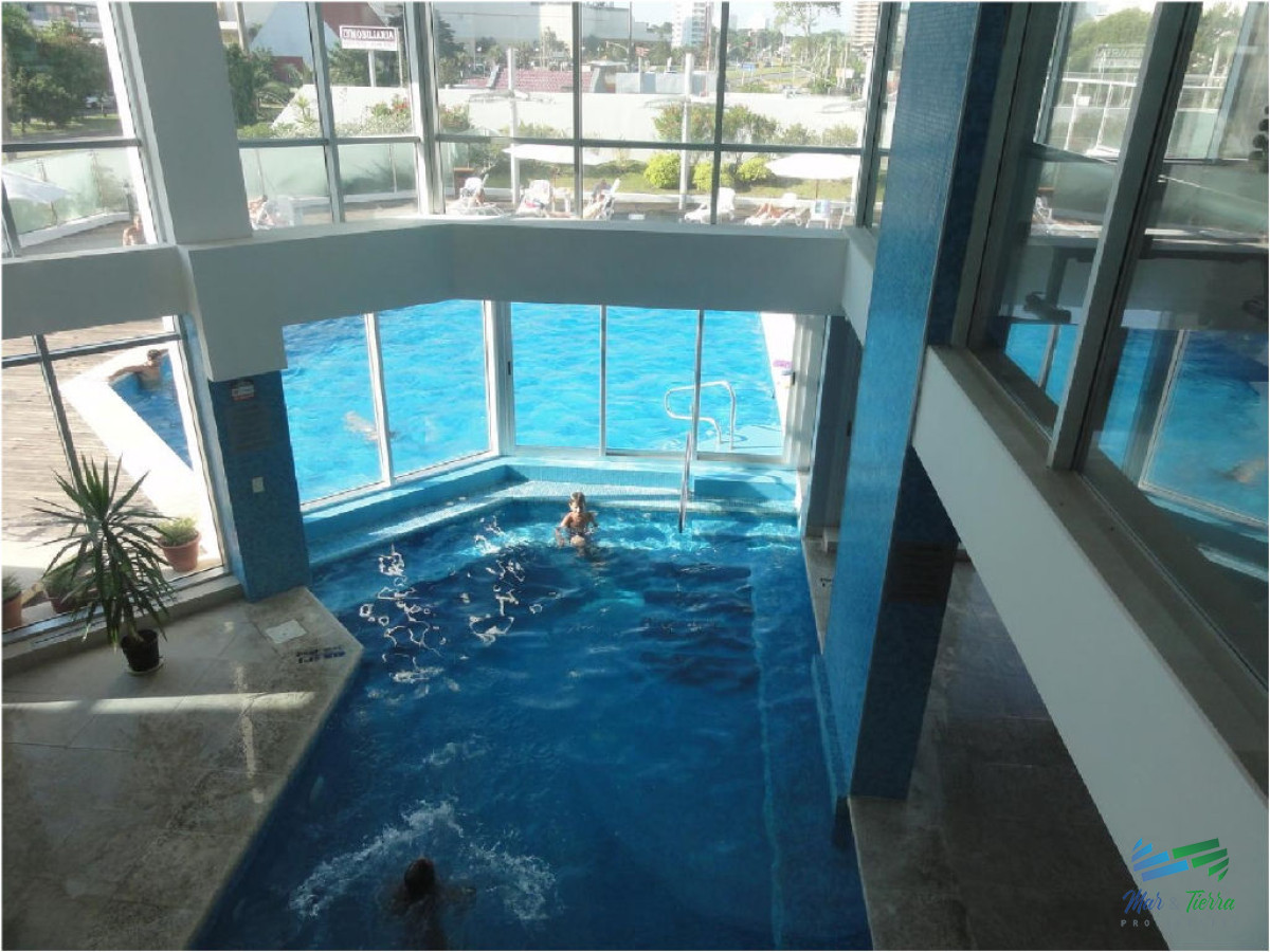 Apartamento ID.17 - En Alquiler y Venta... Torre con muy buena ubicación, a metros de las playas brava y mansa, muy cerca de la Península y de todos los servicios.
