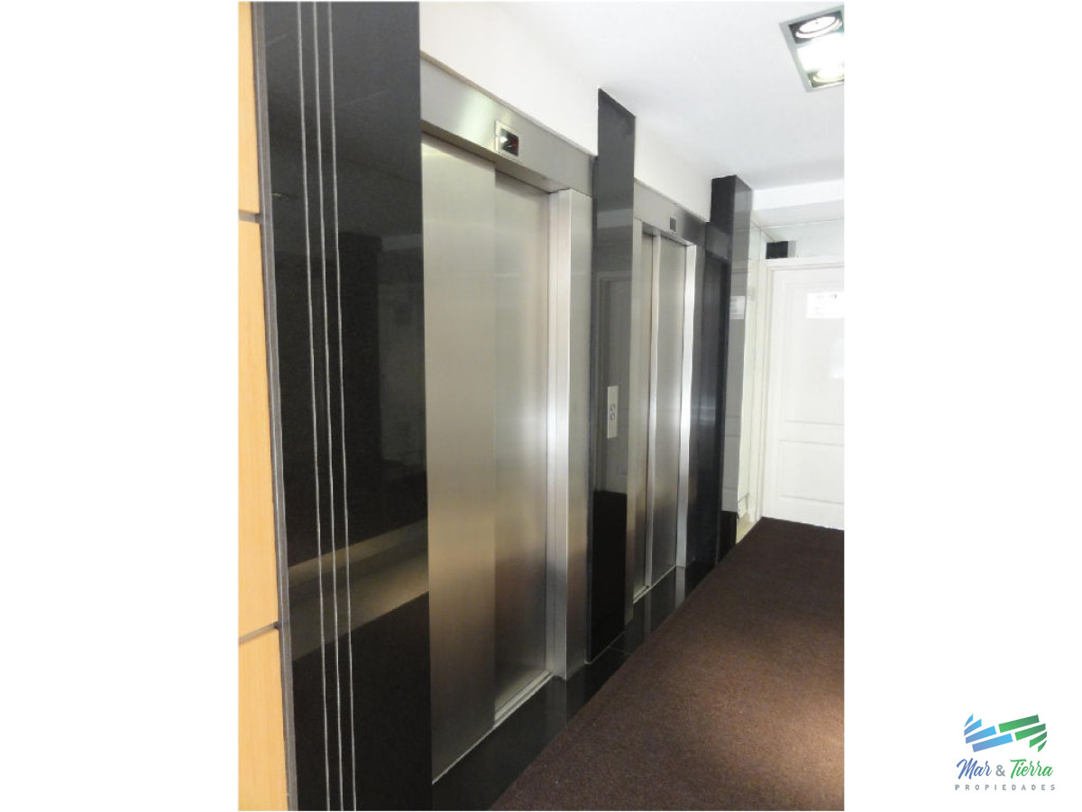Apartamento ID.17 - En Alquiler y Venta... Torre con muy buena ubicación, a metros de las playas brava y mansa, muy cerca de la Península y de todos los servicios.