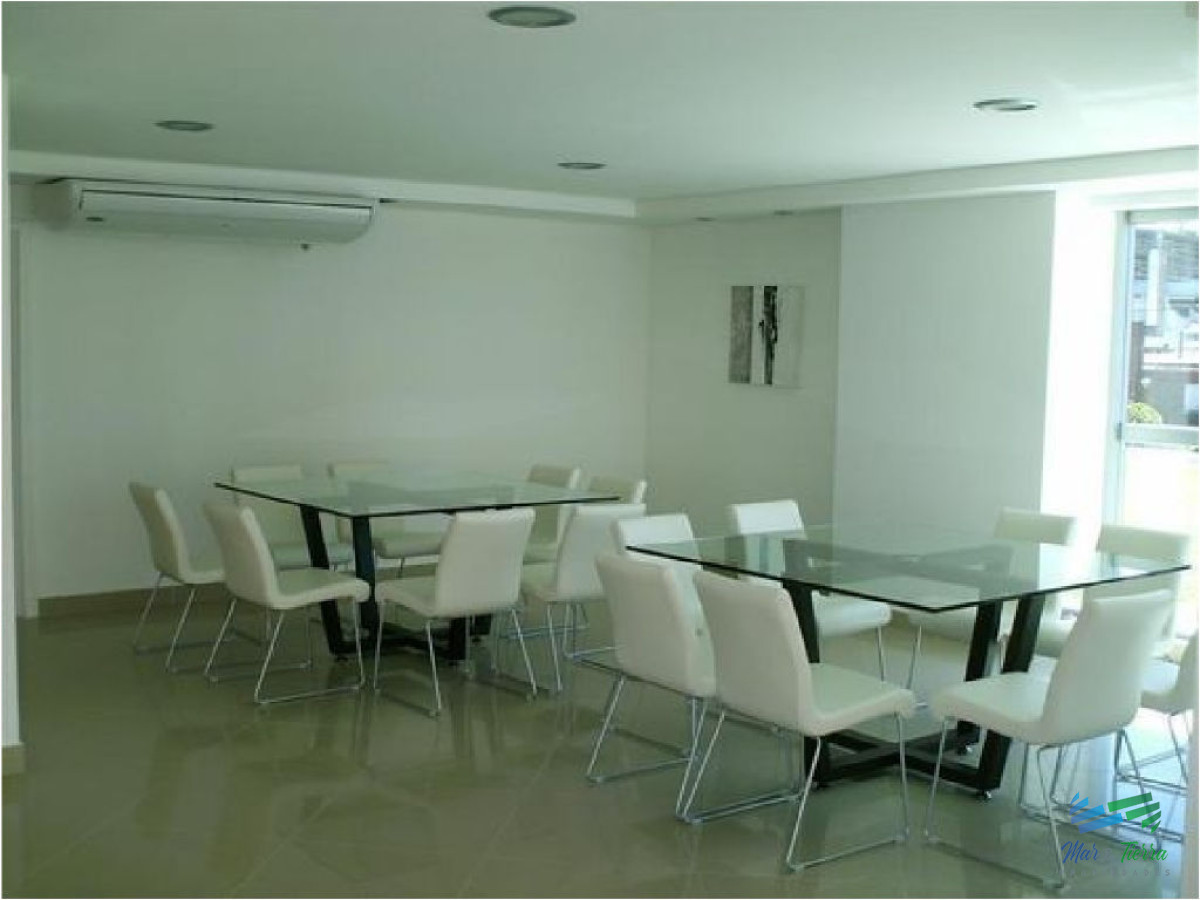Apartamento ID.17 - En Alquiler y Venta... Torre con muy buena ubicación, a metros de las playas brava y mansa, muy cerca de la Península y de todos los servicios.