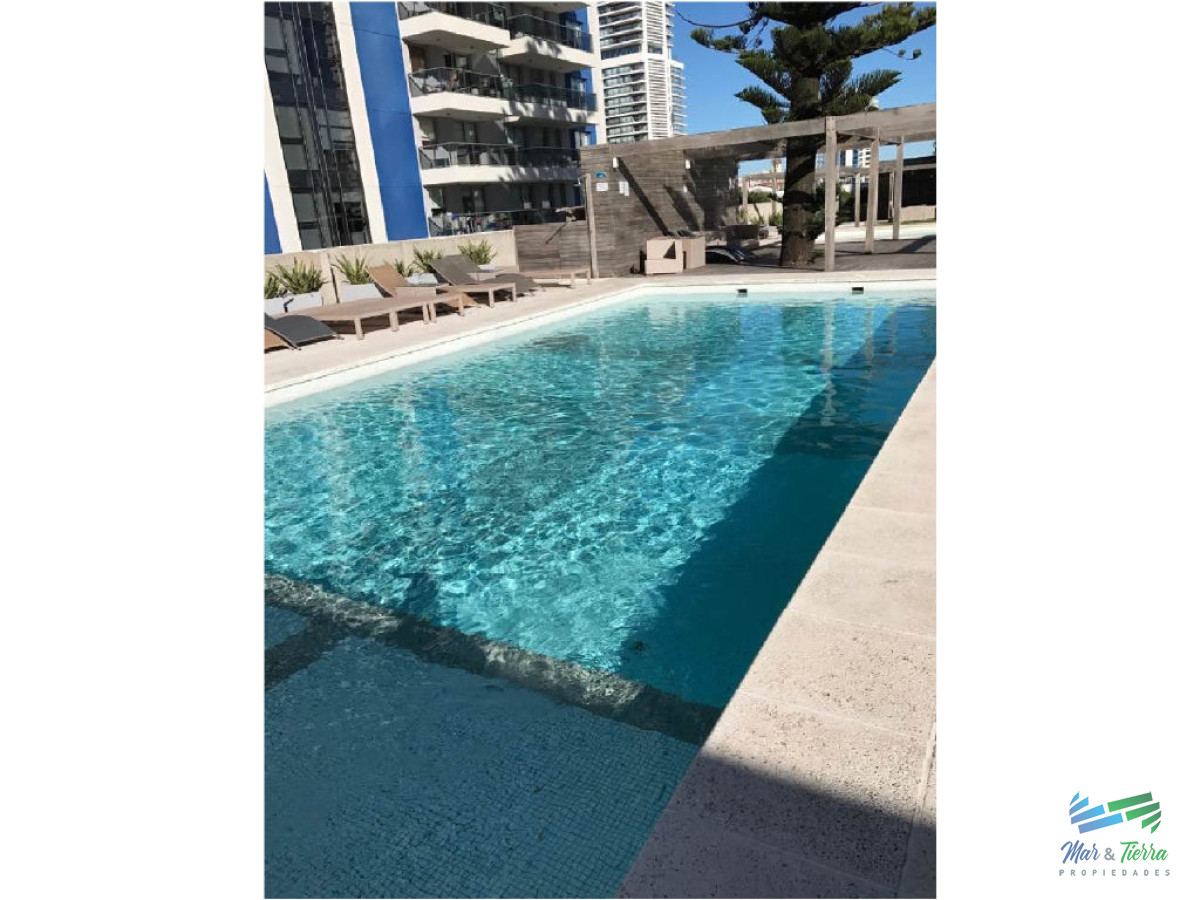 Apartamento ID.2435 - A metros del mar, en una de las zonas de mas categoría. Apartamento en piso alto con vista al mar.OPORTUNIDAD