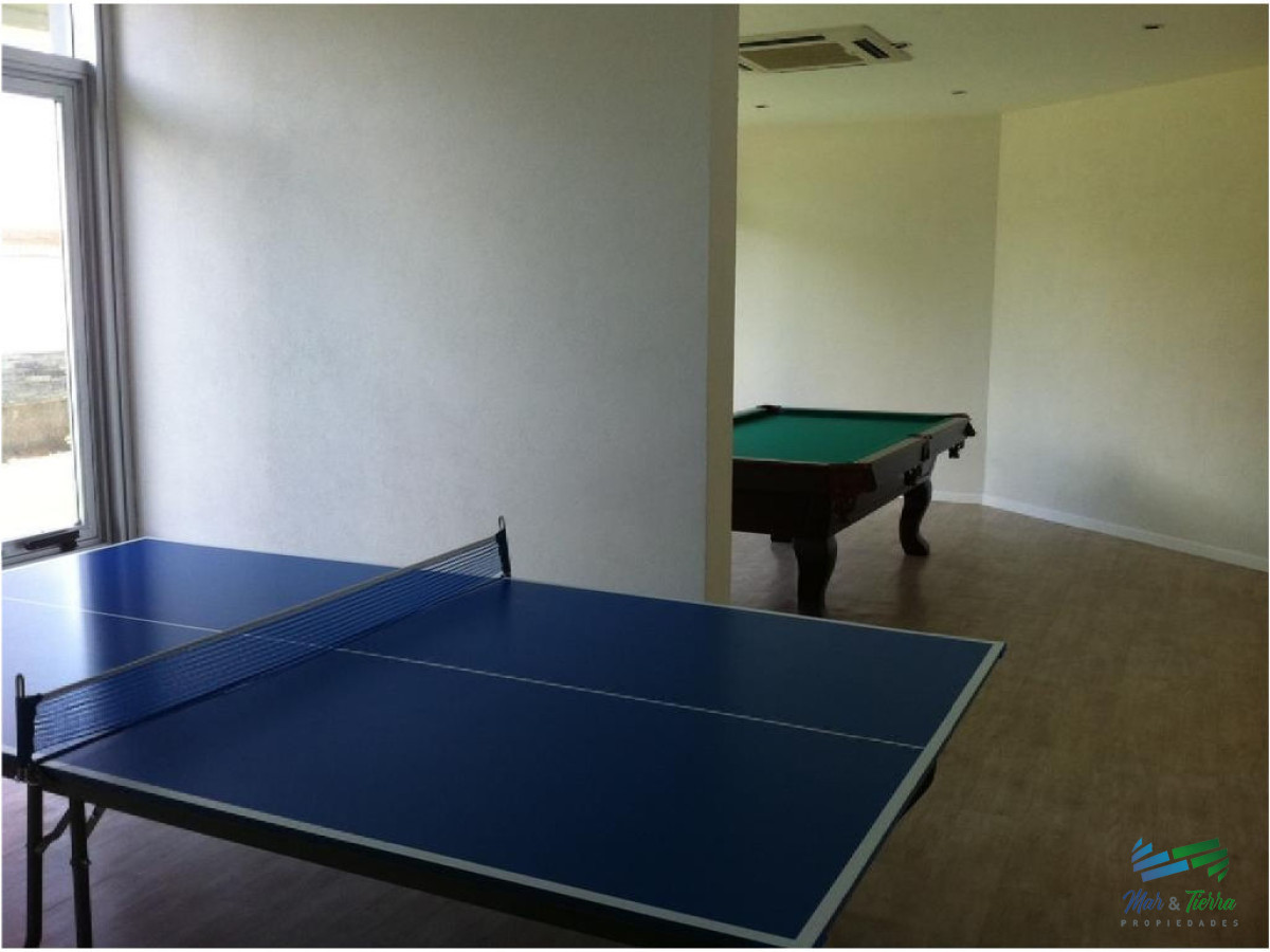 Apartamento ID.2435 - A metros del mar, en una de las zonas de mas categoría. Apartamento en piso alto con vista al mar.OPORTUNIDAD